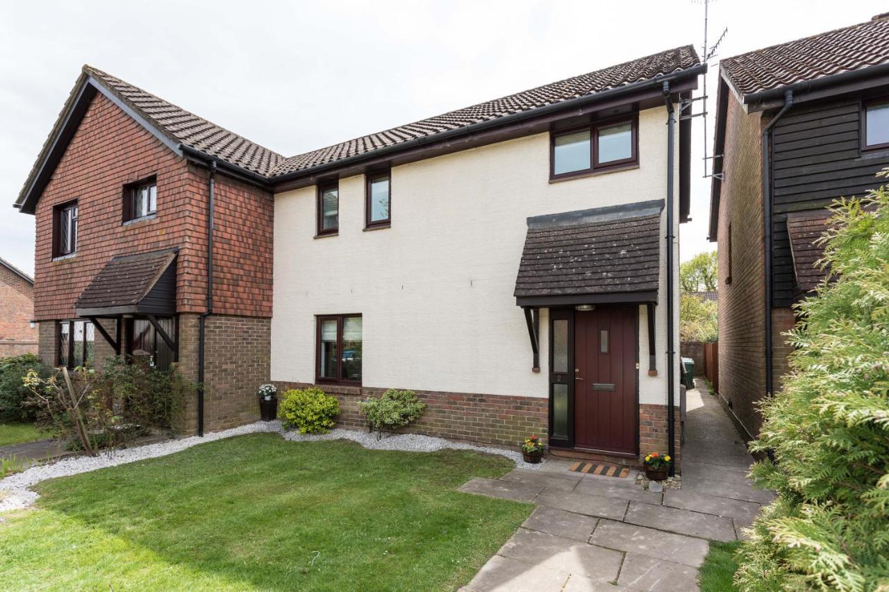 Grassmere - 3 Bed House With Private Garden Horley Exteriör bild