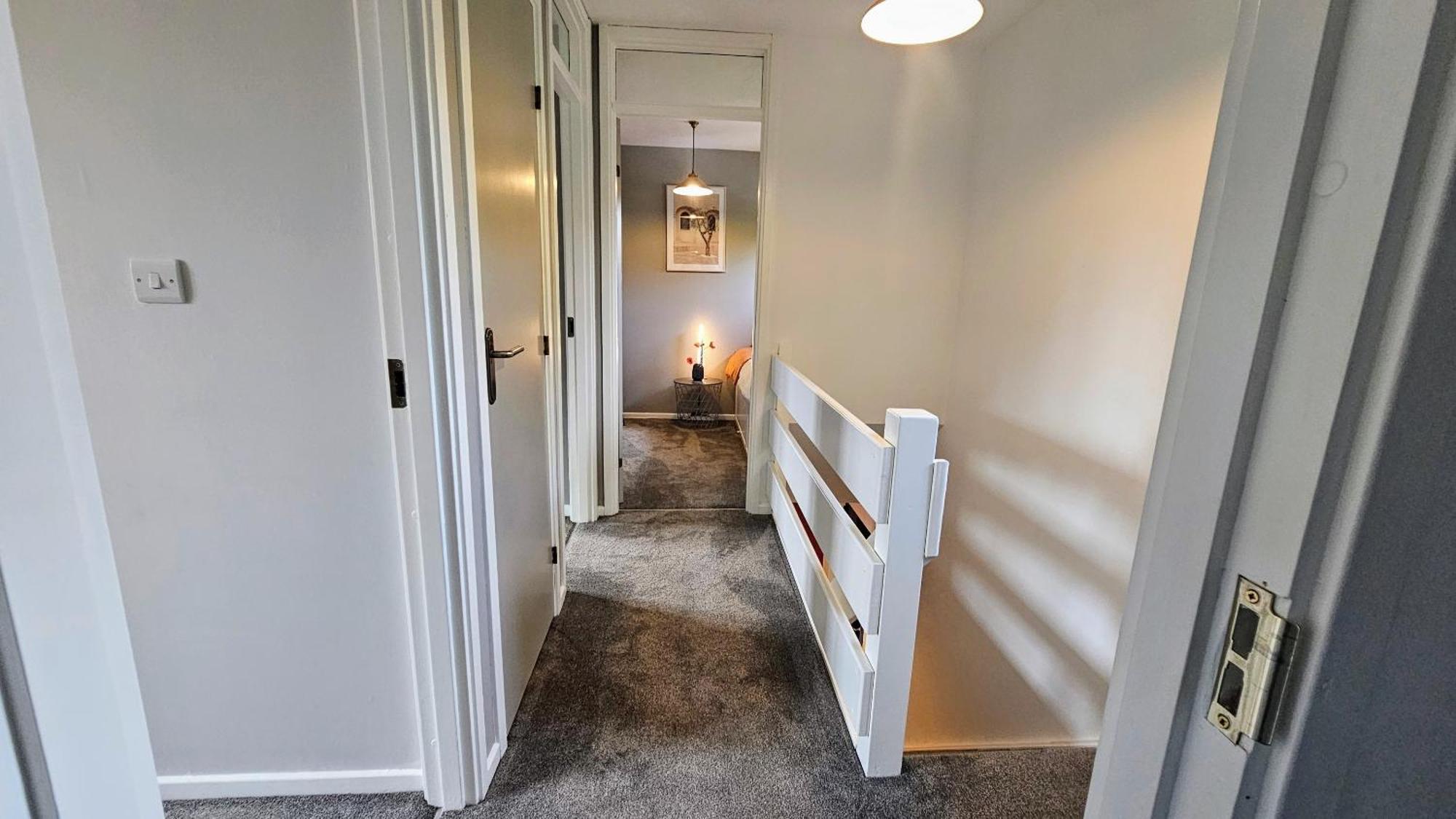 Grassmere - 3 Bed House With Private Garden Horley Exteriör bild
