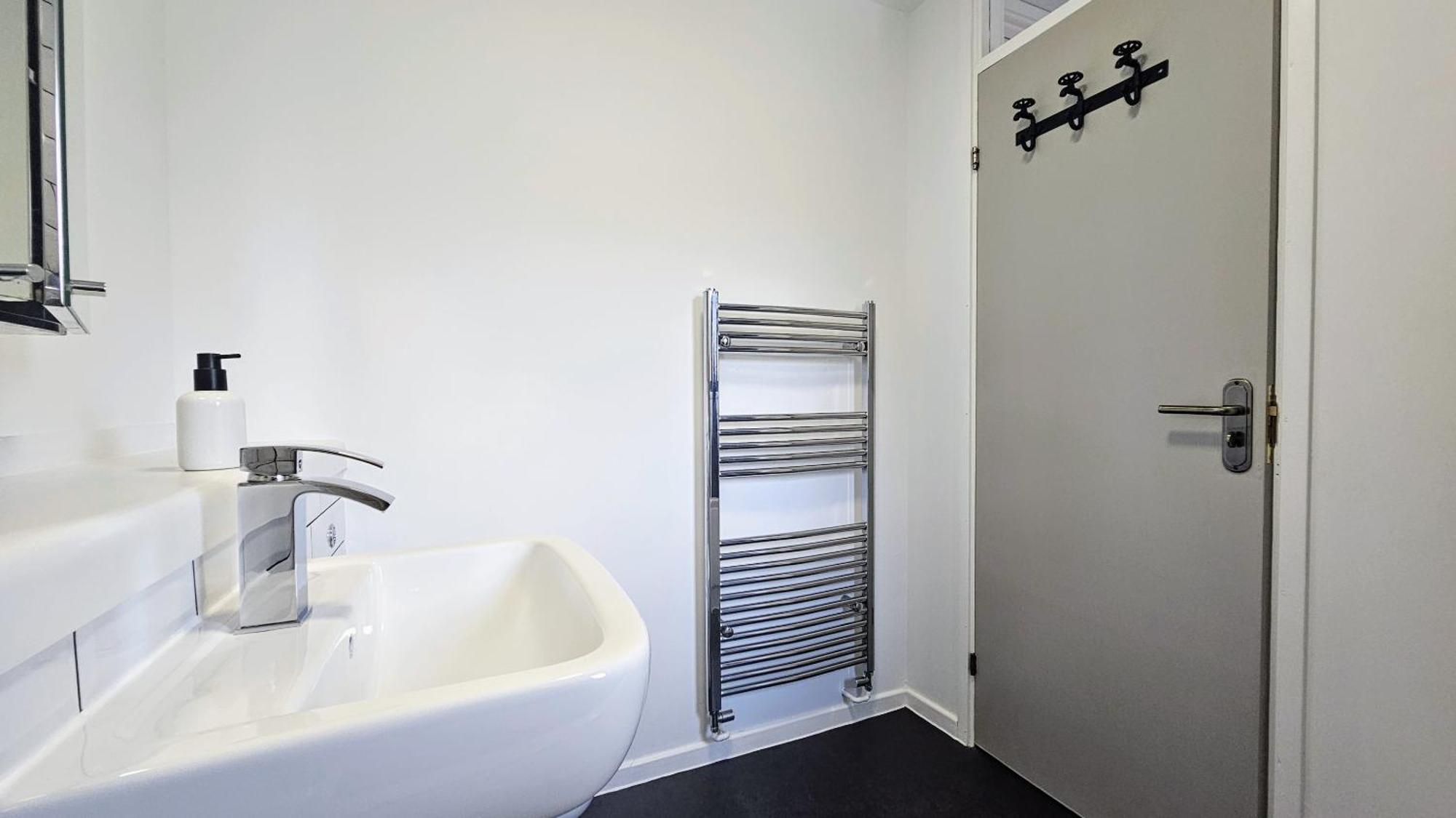 Grassmere - 3 Bed House With Private Garden Horley Exteriör bild