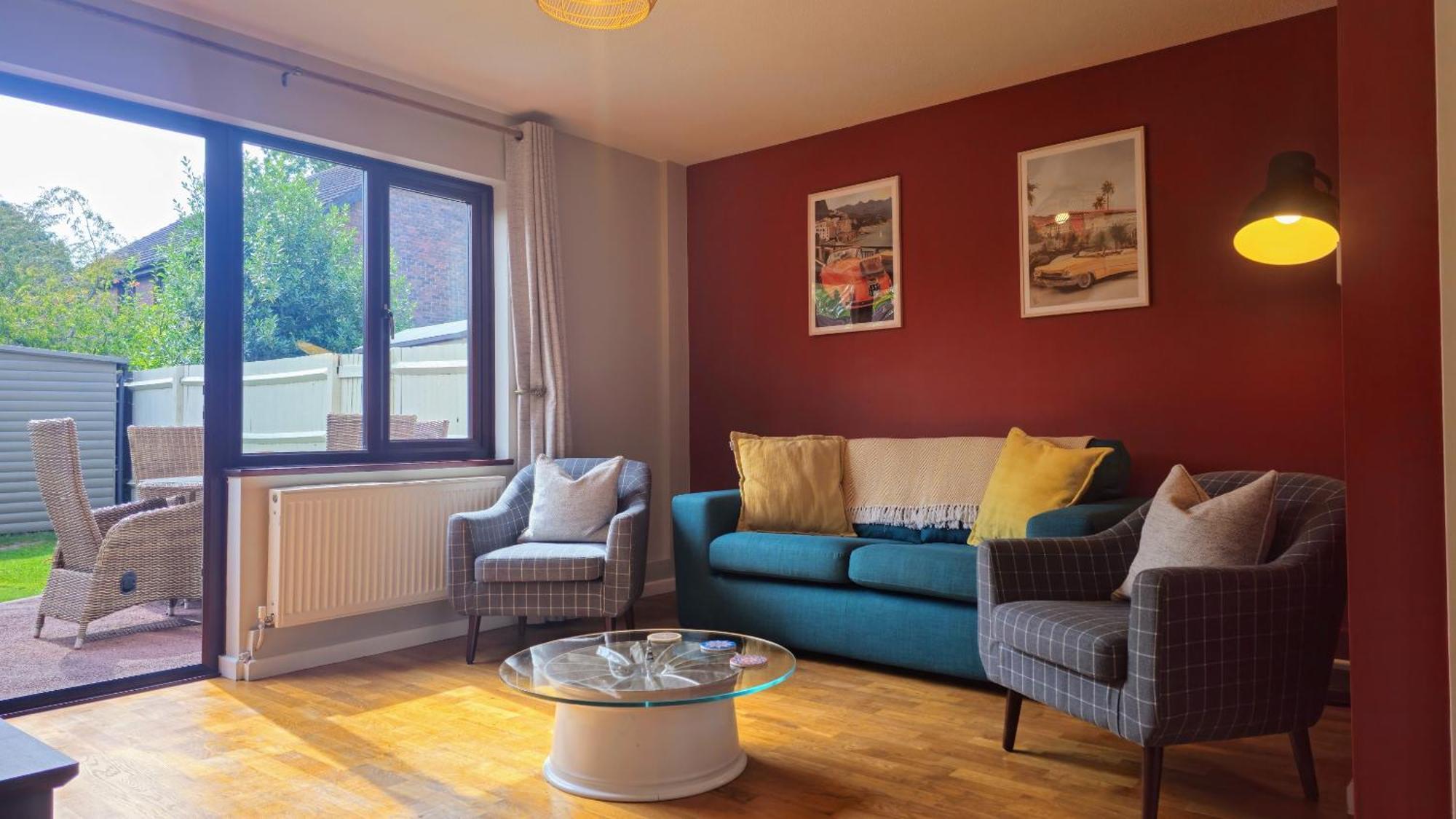 Grassmere - 3 Bed House With Private Garden Horley Exteriör bild