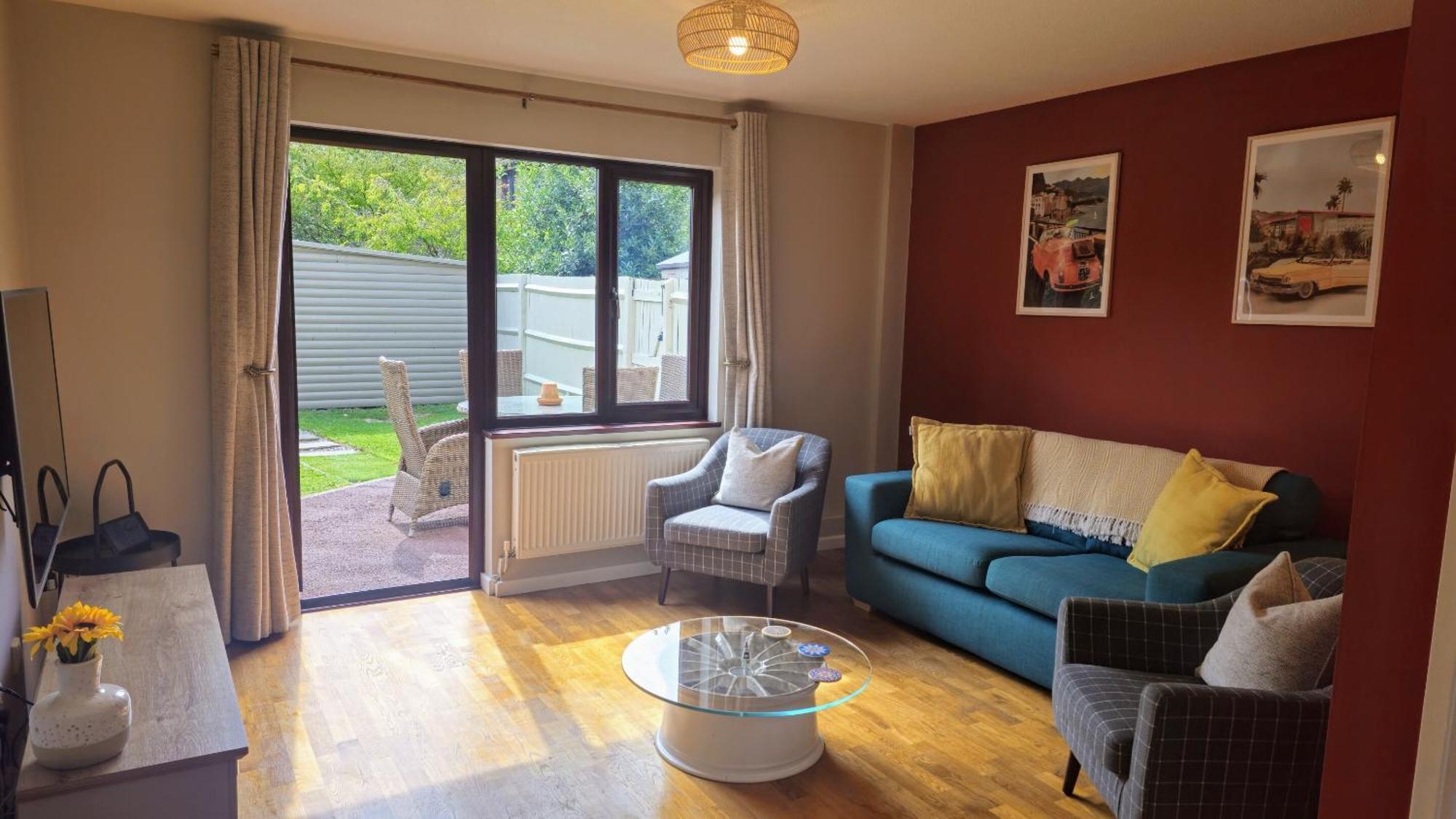 Grassmere - 3 Bed House With Private Garden Horley Exteriör bild